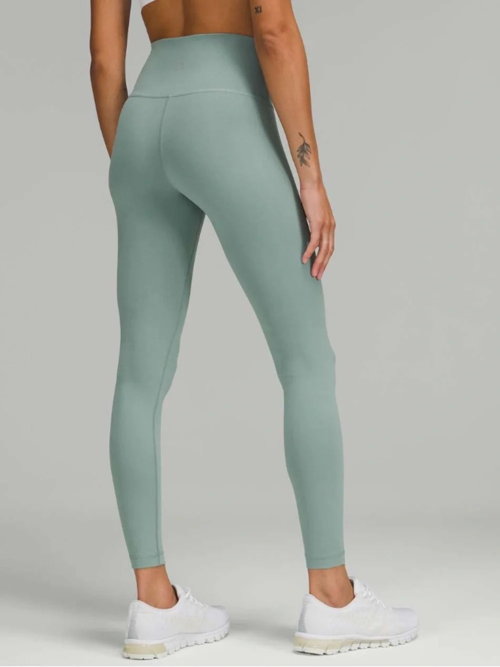 EUC Lululemon Matching Shades of Mint Green Set. Size 4